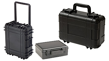 Three robust black hard cases with reinforced edges are shown. Ideal for B2B needs, one stands upright with an extended pull handle, another has a fixed handle, and the compact case lies flat ready for the foam insert.